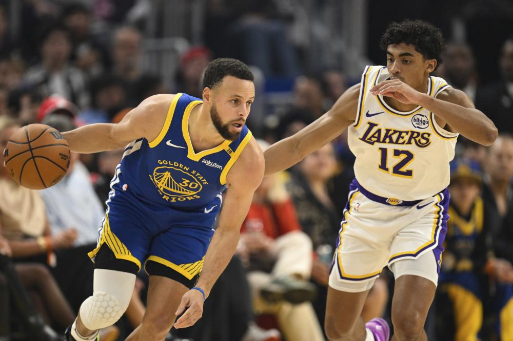 冰壶还处于 冰壶还处于