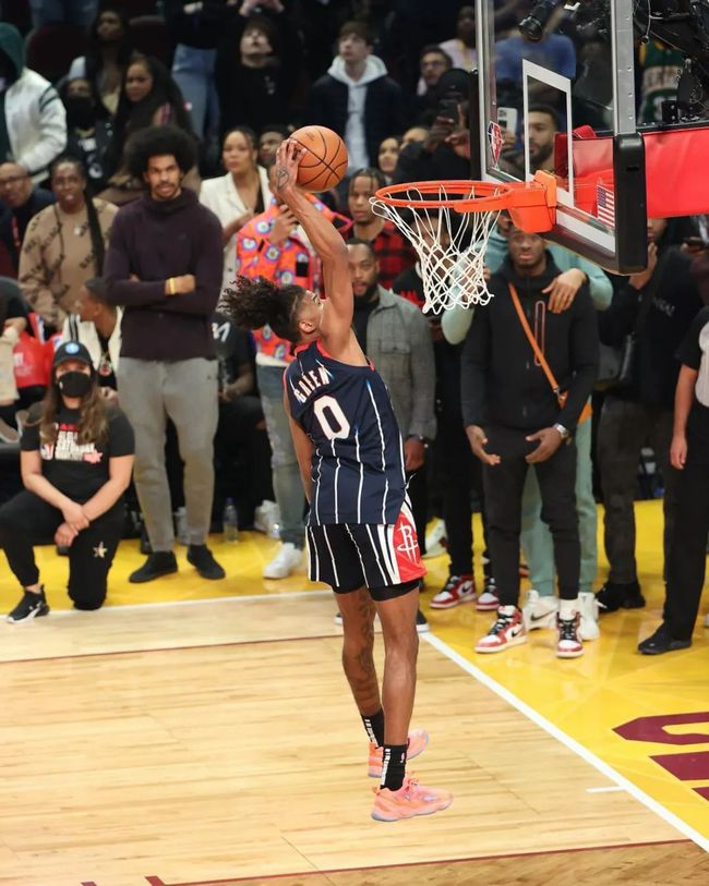 单地把球传 单地把球传