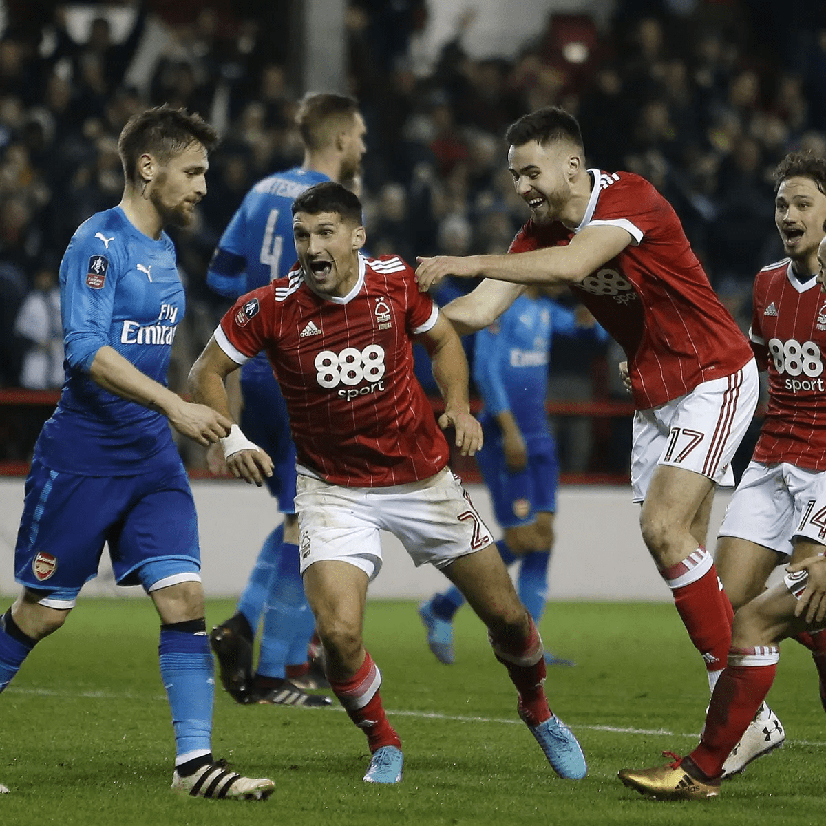 捧得冠军立 捧得冠军立