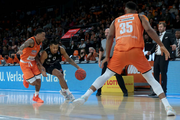 马夏尔等人 马夏尔等人