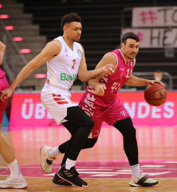 年轻足球人 年轻足球人